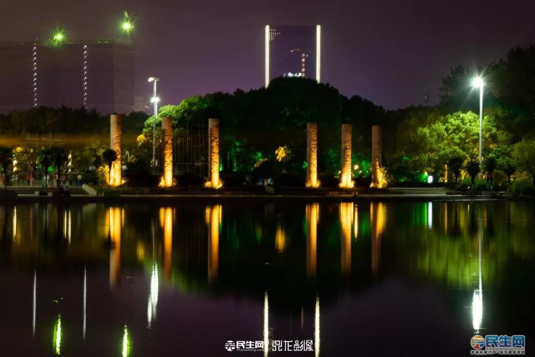 长桥沐朝晖" 这首歌大概是对江城芜湖最好的赞誉 看着动人的镜湖夜景